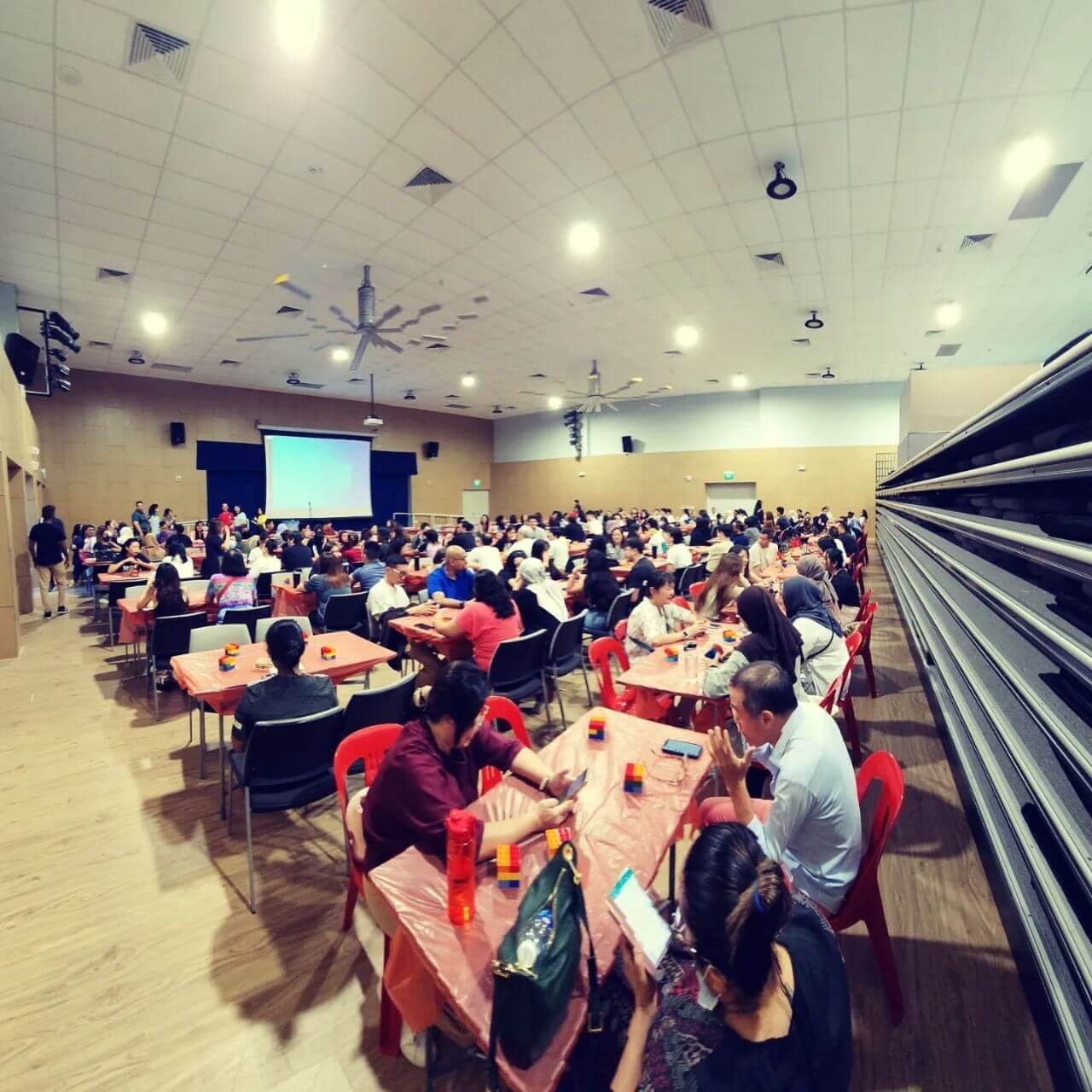 >800 Participants – Experience of Designing Large Scale LEGO(R) Six Bricks Activities for Rainbow Centre